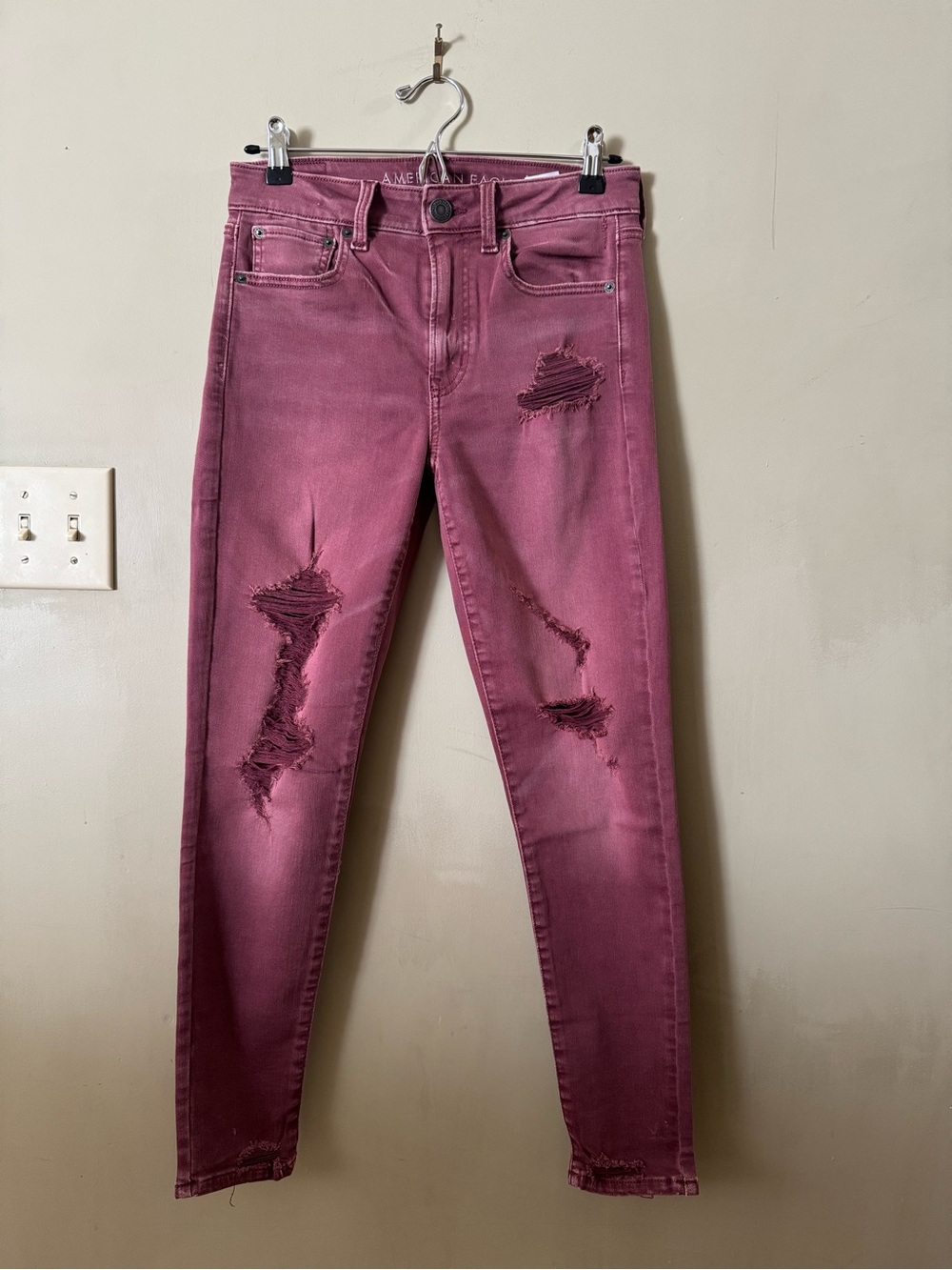 NWOT American Eagle Hi-Rise Super Stretch Jegging,6Short Distressed PlumBurgundy